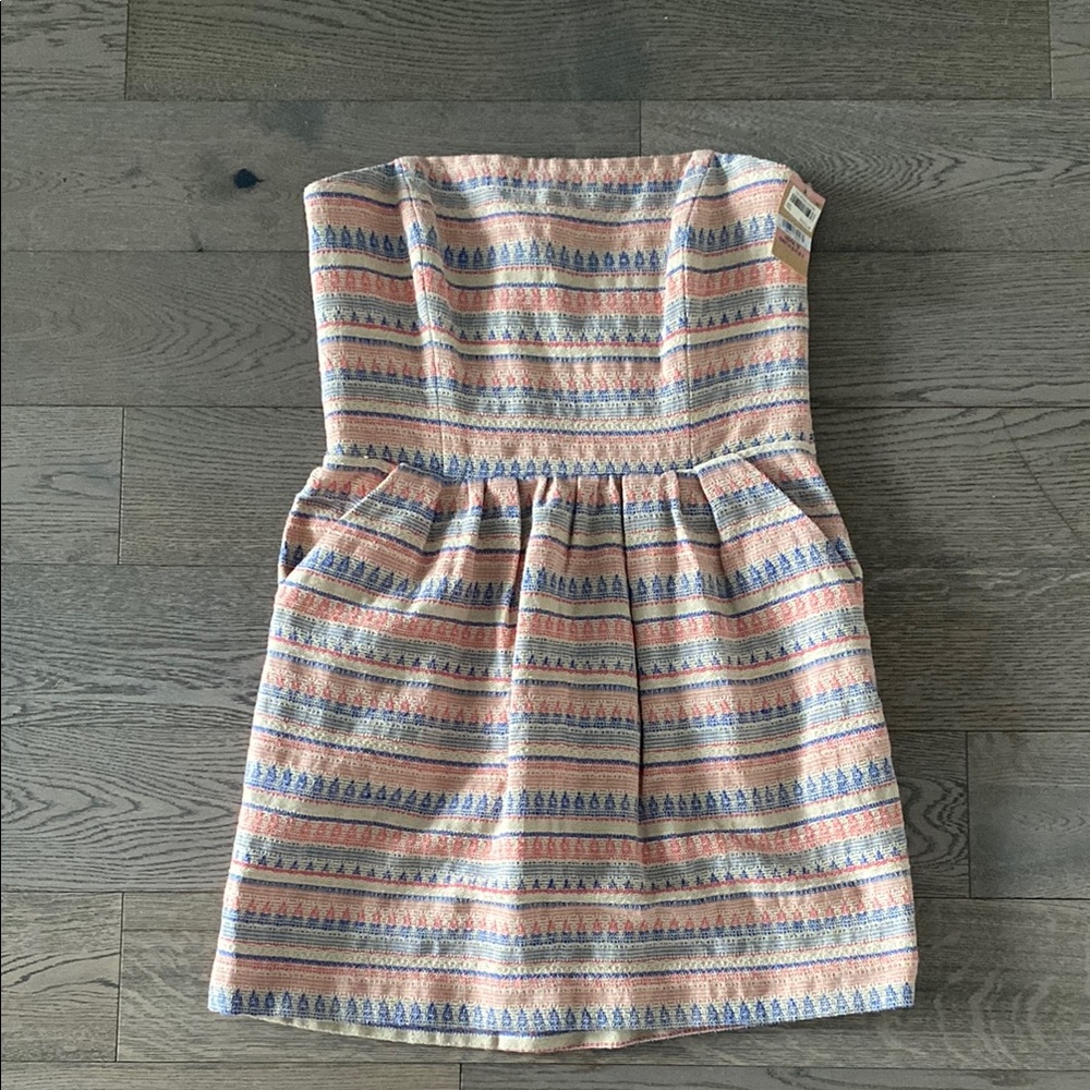 Cute and comfy - strapless, mini dress